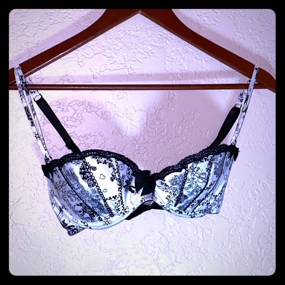 Victoria’s Secret sexy little things bra 32d